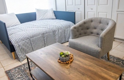 Council Bluffs Apartment | Budget Apt W/ Parking, Kitchen,TV,Self Check-In