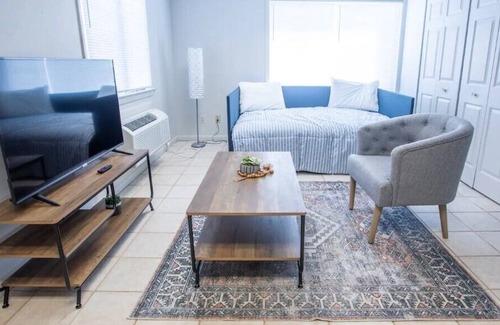 Council Bluffs Apartment | Budget Apt W/ Parking, Kitchen,TV,Self Check-In