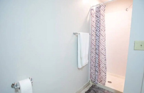 Council Bluffs Apartment | Budget Apt W/ Parking, Kitchen,TV,Self Check-In