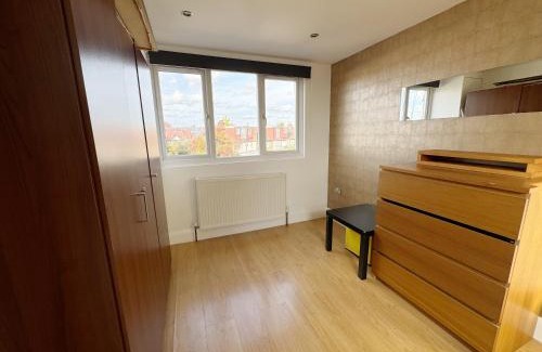 North Acton House | Budget Double Room in Acton, Near Central London & Heathrow