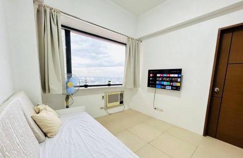 Kapitolyo Apartment | Budget Family Room at Ace Suites by the Famous Indoor Water Spa