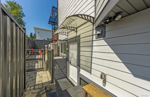 New Westminster Apartment | Budget friendly 2-Bed 1-Bath Suite