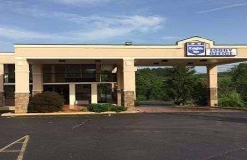 Newport House | Budget-friendly Accommodations at Knights Inn Newport! Free Parking & Breakfast