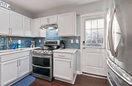Atlanta House | Budget -Friendly Comfort at Haven B Private Upstairs Suite