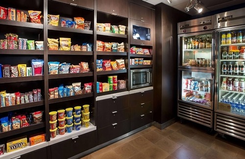 Mayo Clinic Hotel | Budget-Friendly Getaway! 3 Modern Units, Pet-Friendly, with Outdoor Pool!