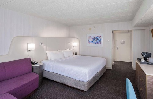 Downtown Columbus Hotel | Budget-Friendly Getaway! Near Kelton House Museum and Garden, Pet-Friendly