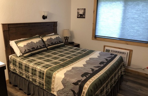 Deadwood Hotel | Budget Friendly Room 105 - No Pets