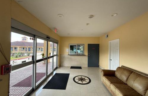 Greater Fondren Southwest Hotel | Budget Host Inn And Suites