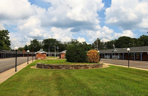 Mount Ephraim Hotel | Budget Inn and Suites