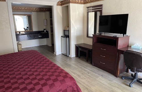 Central City Hotel | Budget Inn & Suites Shoreline