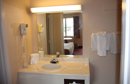 Troy Hotel | Budget Inn - Troy