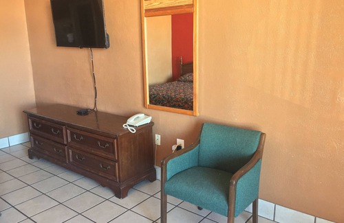 Georgian Acres Hotel | Budget Inn