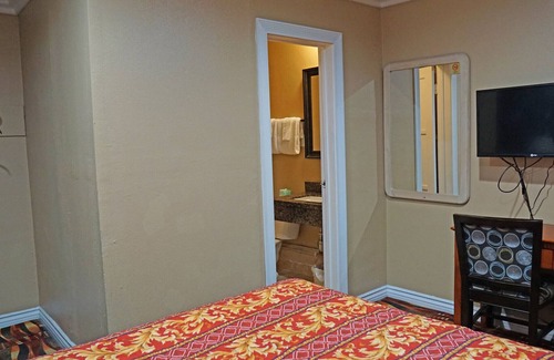 Lawndale Hotel | Budget Inn