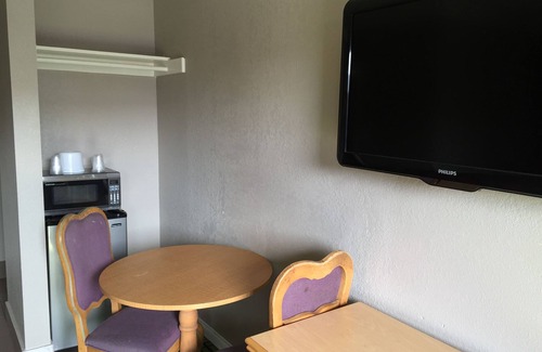 North Hills East Hotel | Budget Inn