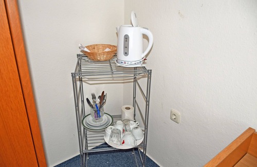 Sellin Cottage | Budget room with shower/WC on corridor 22 - Wilhelms Hostel in Ostseebad Sellin