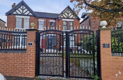 Leeds House | BUDGET ROOMS - 9 East Grange Drive