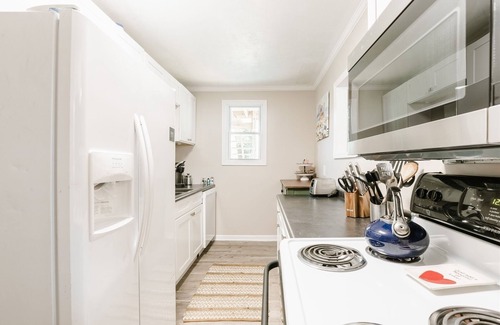 Parker House | Budget Stay in West GVL! | 1 Bed, 1 Bath
