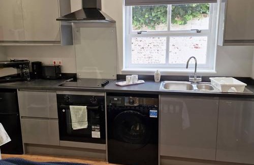 Norwich Apartment | Budget Studio Apartment Ensuite Shower & Parking
