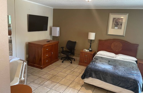Bashford Manor Hotel | Budgetel Inn & Suites