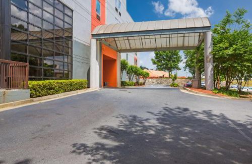 Cumberland Hotel | Budgetel Inns & Suites - Atlanta Galleria Stadium