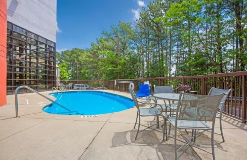 Cumberland Hotel | Budgetel Inns & Suites - Atlanta Galleria Stadium