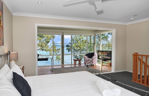 Budgewoi House | Budgewoi Lakefront Oasis