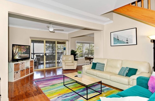 Budgewoi House | Budgewoi Lakefront Oasis