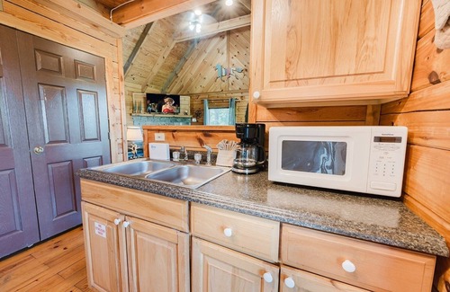 Townsend Cabin | Budro's Bungalow 2 Bedroom Cabin by RedAwning