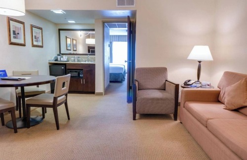 Northwest Anaheim Hotel | Buena Park Grand Hotel & Suites