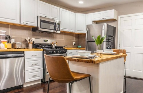 Front Park House | Buffalo - Alicia 2BDRM
