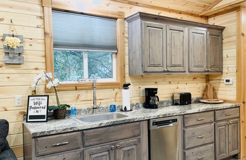 Island Park House | Buffalo Bungalow Tiny Cabin ~ Close to Yellowstone ~ Covered deck ~ Sleeps 2