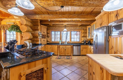 Creston House | Buffalo Creek Lodge - Private home on 12 acres. Stunning views, hiking trails, hot tub, pool table!