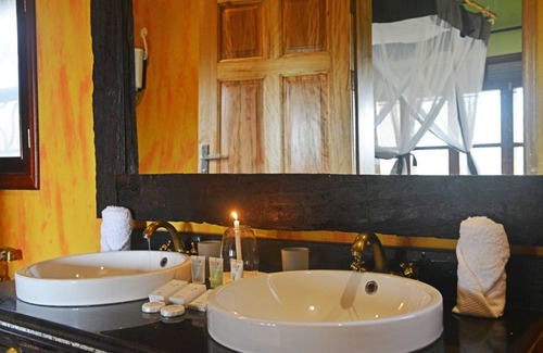 Kasese Cabin | Buffalo Safari Lodge