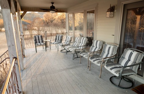 Buffalo City Cabin | Buffalo Vista - Riley Outfitters