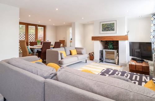 Martlesham Heath Cottage | BUGG COTTAGE, family friendly, with a garden in Levington