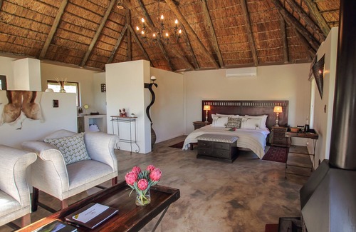 Paterson Cabin | Bukela Game Lodge Amakhala Game Reserve
