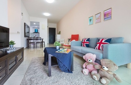 Bukit Indah Apartment | [Bukit Indah] Aeon Jusco Near Tuas Wifi 4-5 Pax