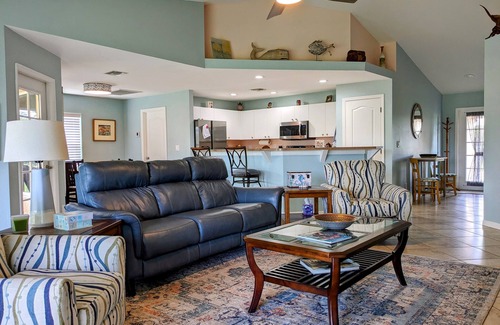 Trafalgar House | Bula House is the Perfect 3 Bedroom Home - Adjacent to Palmetto-Pine Golf Course
