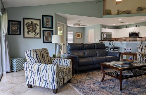 Trafalgar House | Bula House is the Perfect 3 Bedroom Home - Adjacent to Palmetto-Pine Golf Course