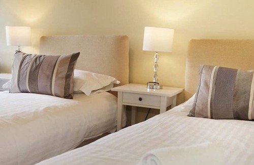 Oxwich House | Bull Croft Cottage in the beautiful Swansea