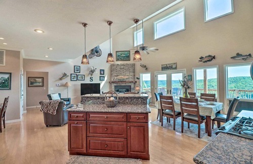 Bull Shoals House | Bull Shoals Retreat with Panoramic River Views – A Peaceful Escape Awaits!