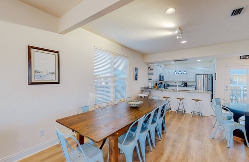 Morgantown House | Bulldog Beach House | 2 Gulf-View Balconies | 2 Pools, Tennis, Steps to Shore