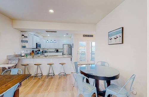 Morgantown House | Bulldog Beach House | 2 Gulf-View Balconies | 2 Pools, Tennis, Steps to Shore