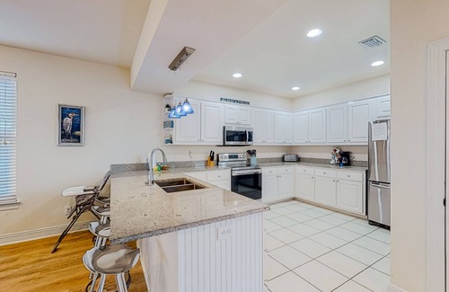 Morgantown House | Bulldog Beach House | 2 Gulf-View Balconies | 2 Pools, Tennis, Steps to Shore