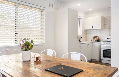 South Kalgoorlie House | Bullion Bungalow – Stylish, Secure 3-Bed Stay