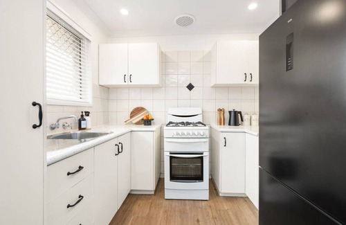 South Kalgoorlie House | Bullion Bungalow – Stylish, Secure 3-Bed Stay
