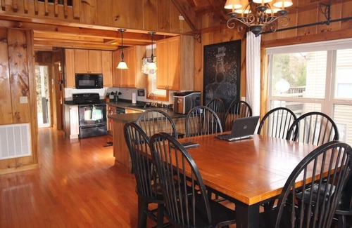 Flat Hollow Marina House | Bullwinkle Inn' private dock, hot tub, quiet water