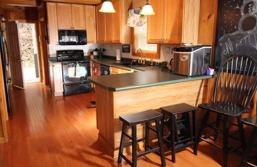 Flat Hollow Marina House | Bullwinkle Inn' private dock, hot tub, quiet water