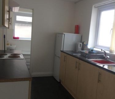 Trecynon Apartment | Bumble Bee Cottage Contractor Accommodation