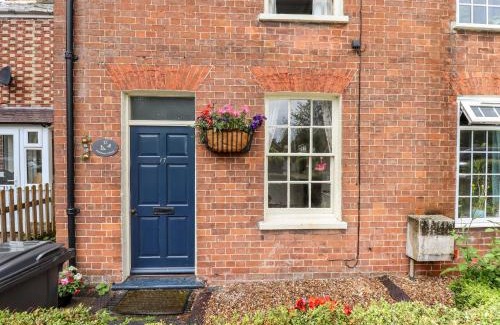 Alford House | Bumble Bee Cottage